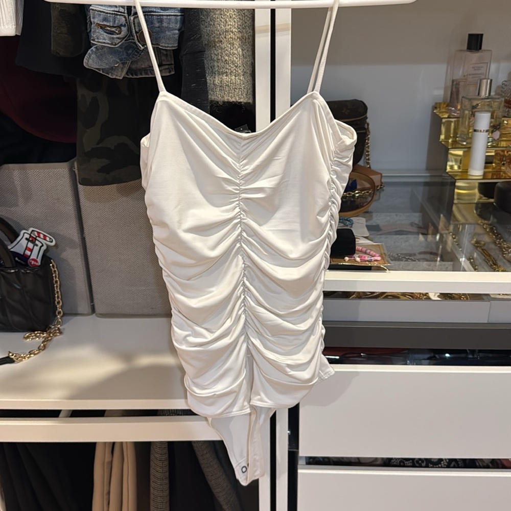 Express Ruched Body Contour Bodysuit - Picture 7 of 7